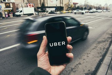 Quand la relation entre une plateforme et ses chauffeurs est de nouveau requalifiée en contrat de travail…