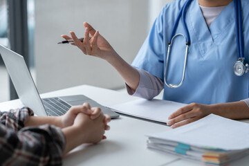 Un salarié ne peut pas se rendre en entretien d'embauche pendant un arrêt de travail sans autorisation préalable